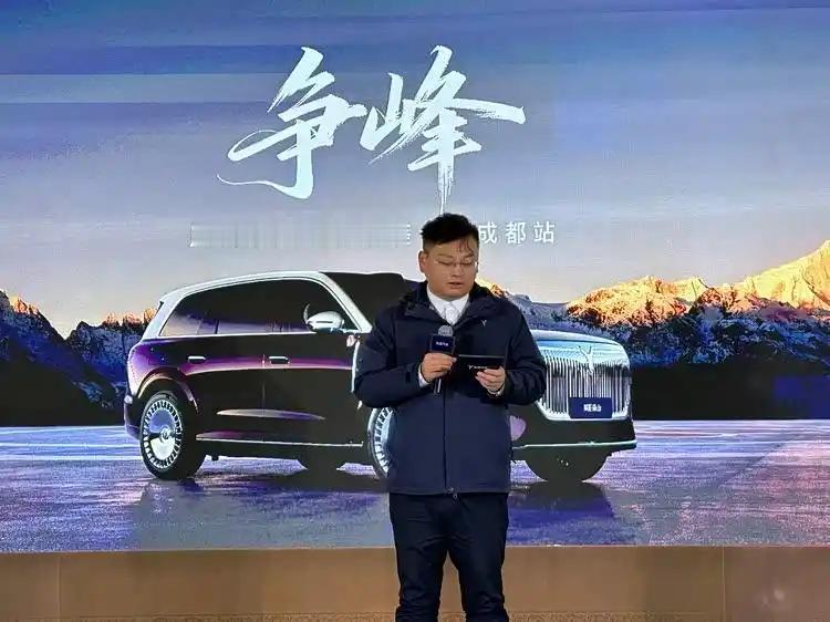 全面提升，三腔空悬定义旗舰驾乘新标准

在成都区域市场上市发布会现场，岚图汽车讲