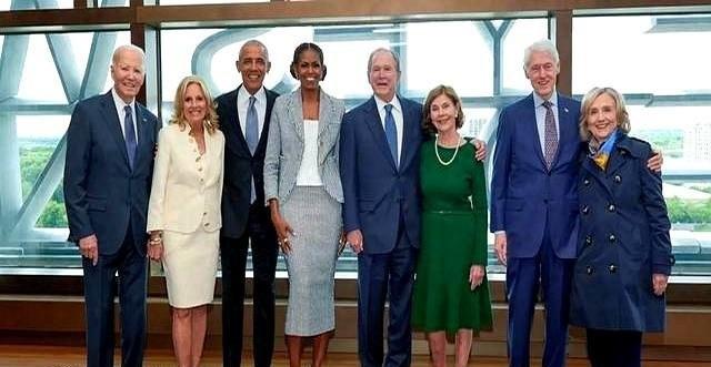 美国还在世的4位总统罕见的齐聚一堂，参加奥巴马总统中心的揭幕典礼，唯独没请现任总