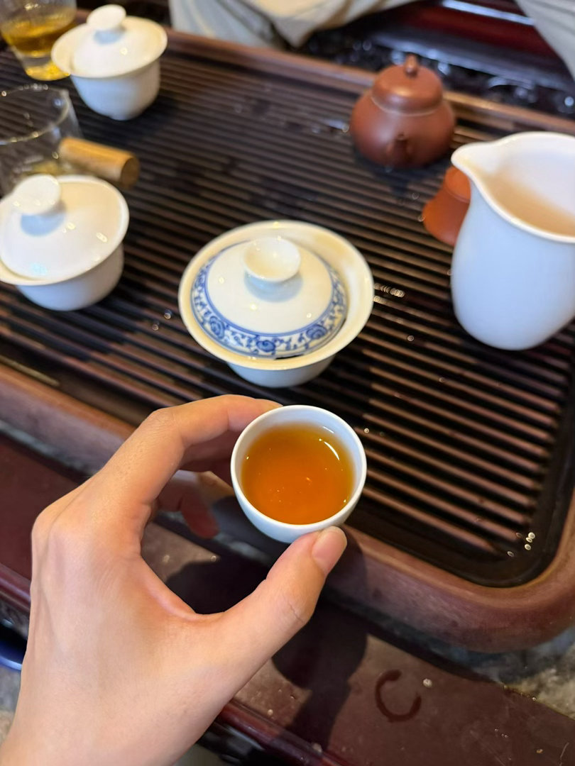 品茶赏器交友[超话]  常听人说：有人请你喝茶，一定是你人生中的贵人。深耕茶事，