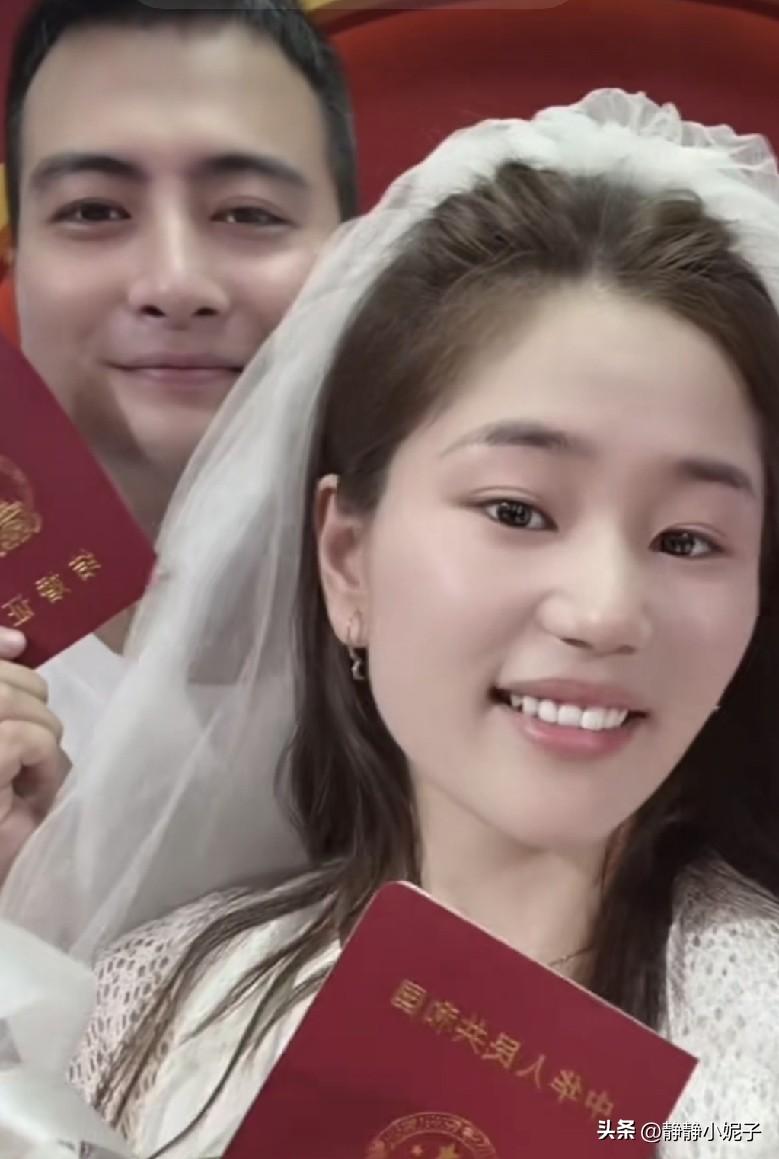 河南薇薇官宣，离婚两年又复婚领证了，公公主动送来户口本，可是婆婆却不曾露面，以后