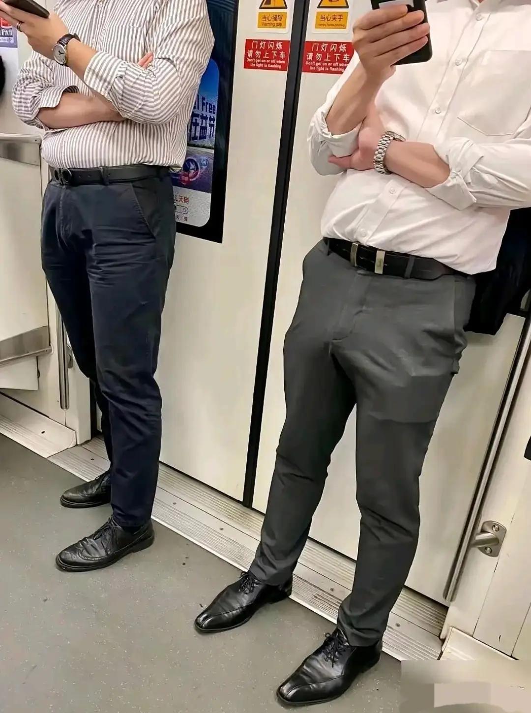 不得不说，男人这样的穿搭对女人来说有很大的杀伤力，我一个老阿姨都被他们帅到了。应