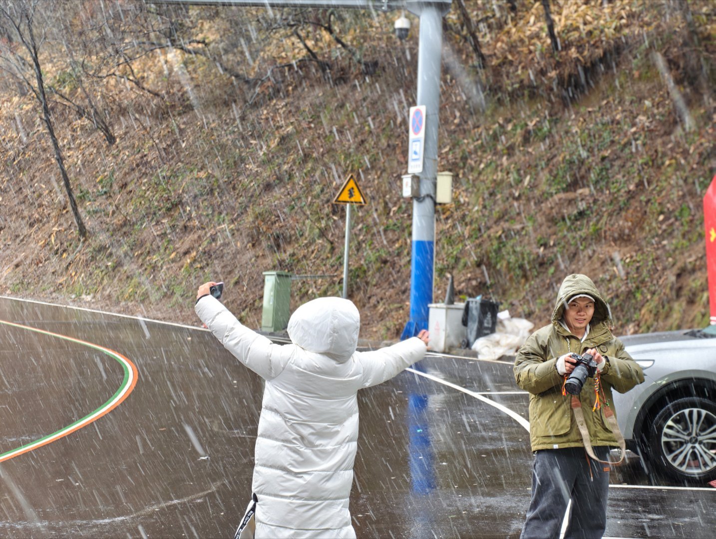 跑山拍车太辛苦了，回南京先把今天第一顿饭吃了 