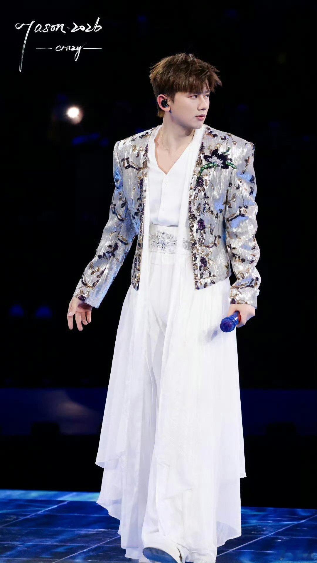 张杰演唱会歌单周周上新 张杰未LIVE巡回演唱会 《幸福的本能》也太好哭了吧！杰