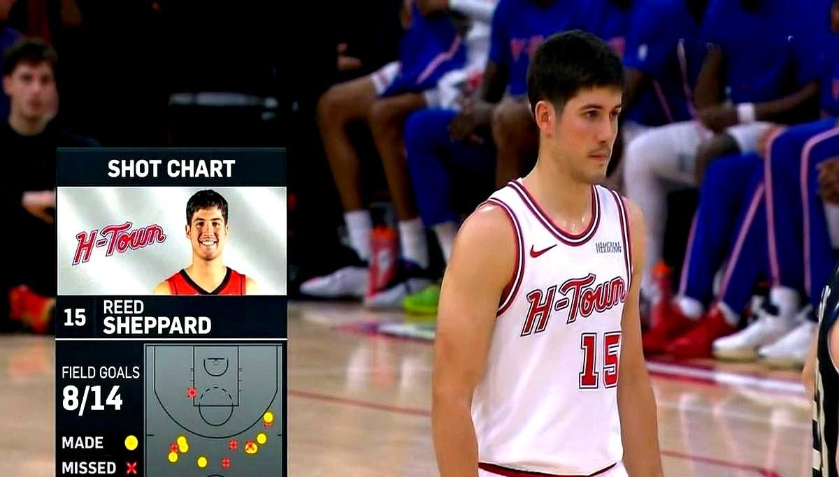 有人直接把毛巾摔在了椅子上！

火箭队新秀谢泼德这场球打疯了，三分球14投9中，