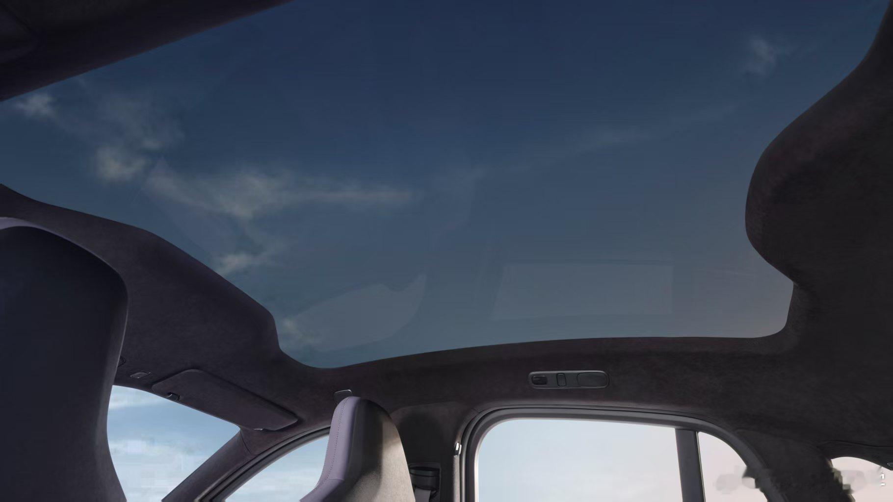 下面这个是蔚来采用EC电致变色玻璃的产品：早在2022年，蔚来EC7：首次在电致