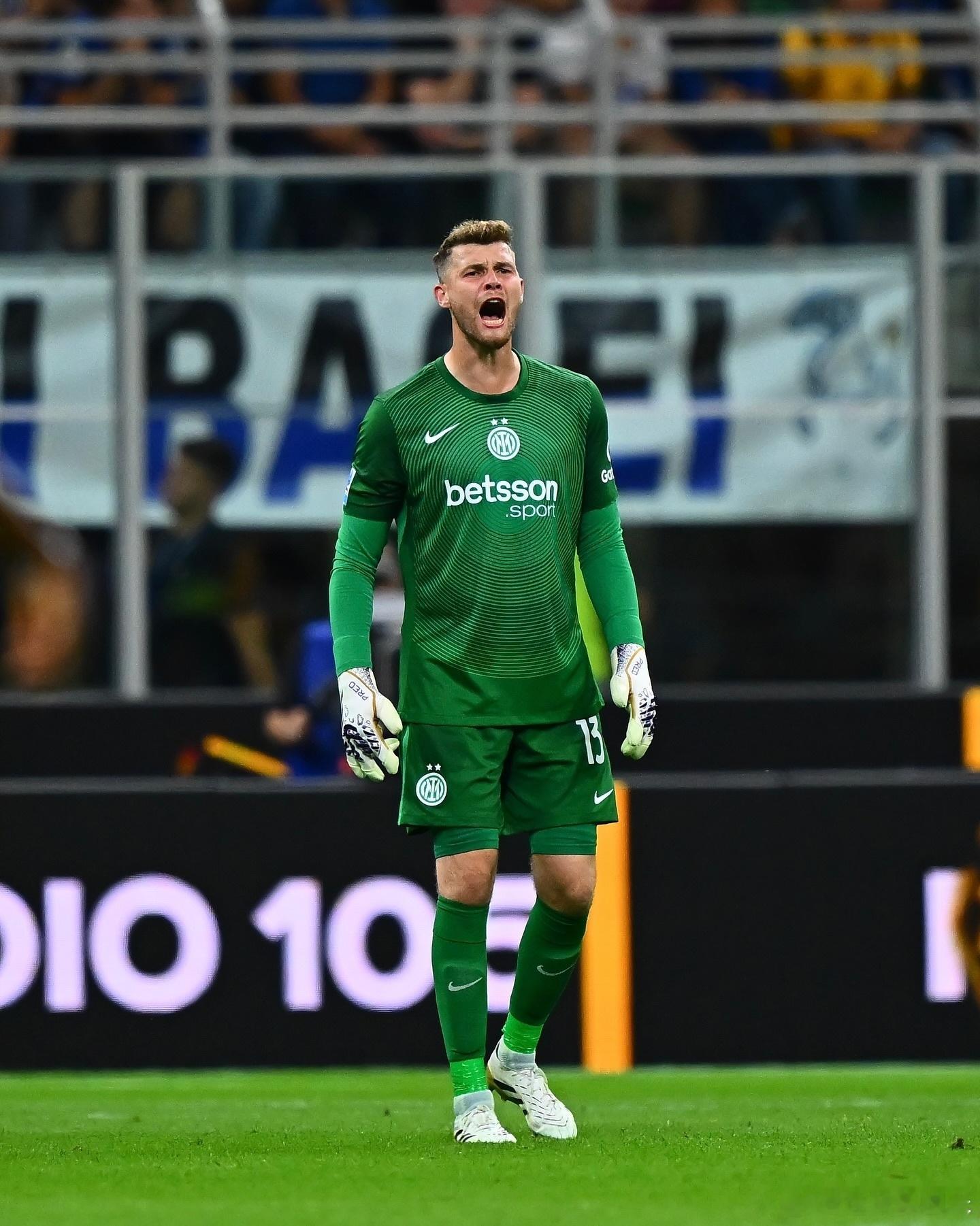 莫雷托表示依然存在国际米兰下赛季扶正河马的可能。国际米兰意甲欧冠