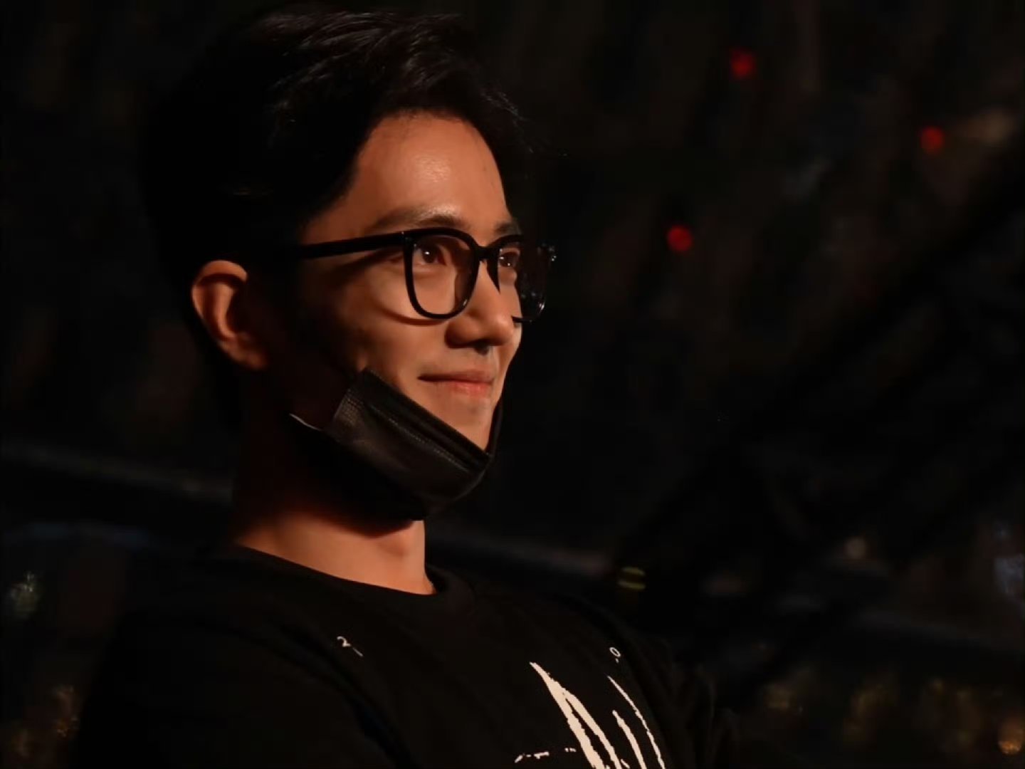 肖战看演唱会的表情肖战看孙燕姿演唱会reaction肖战看孙燕姿演唱会react