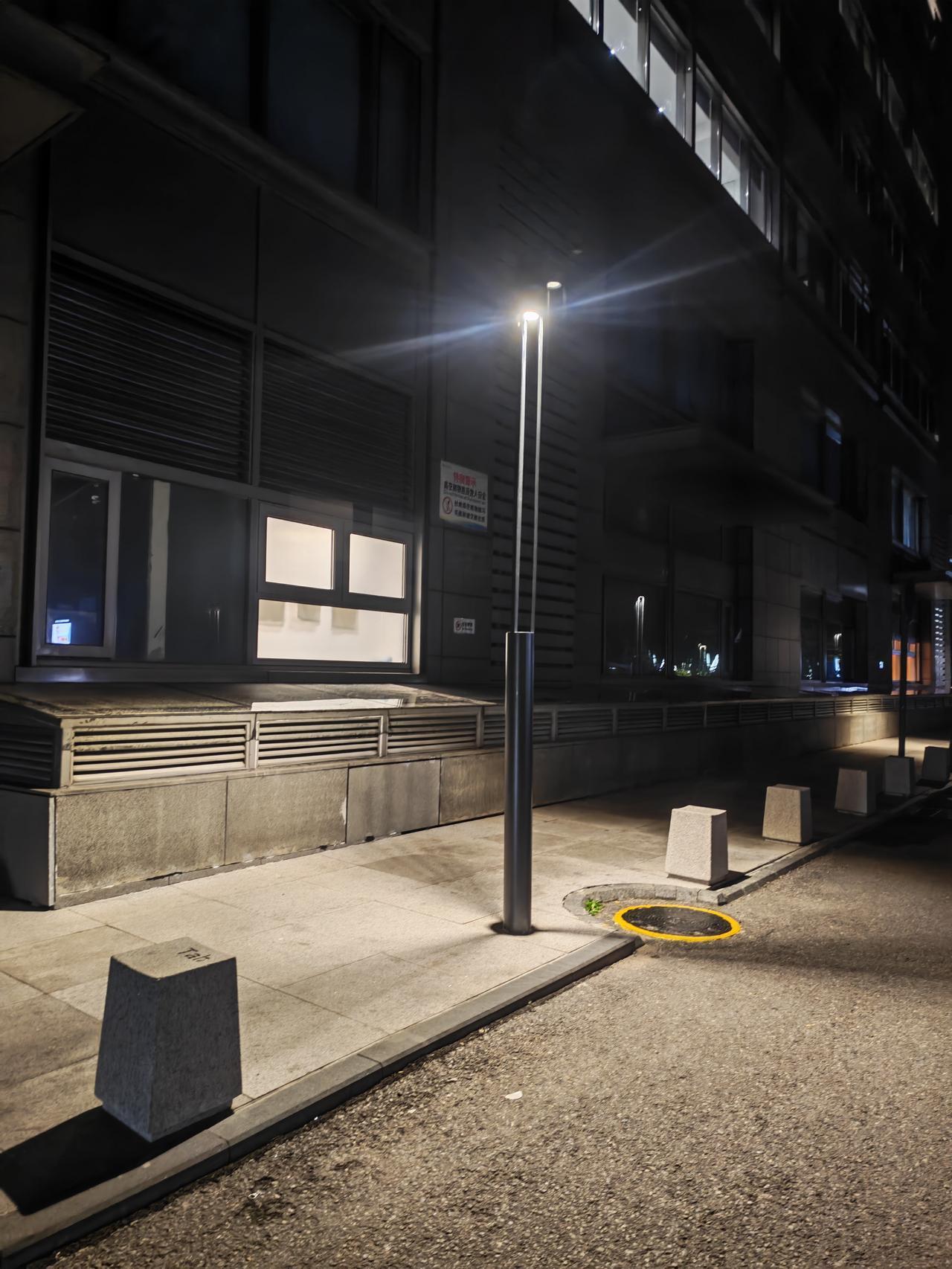 昨天吃饭时，同事碰到了之前一起打羽毛球的大哥，典型的90后，北京集体户口在手，曾