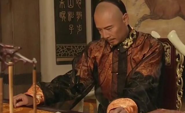 1601年，12岁的阿巴亥，嫁给43岁努尔哈赤，从此在8个妃子中获独宠，谁料3年