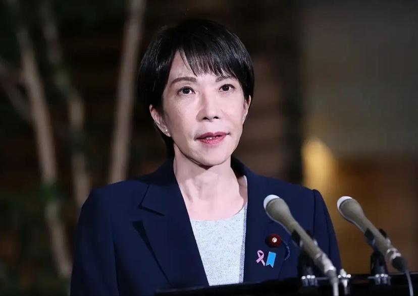 高市早苗刚得罪完中国，转头又在国际投资大会上放出狂言，直接用命令口吻喊投资者“都