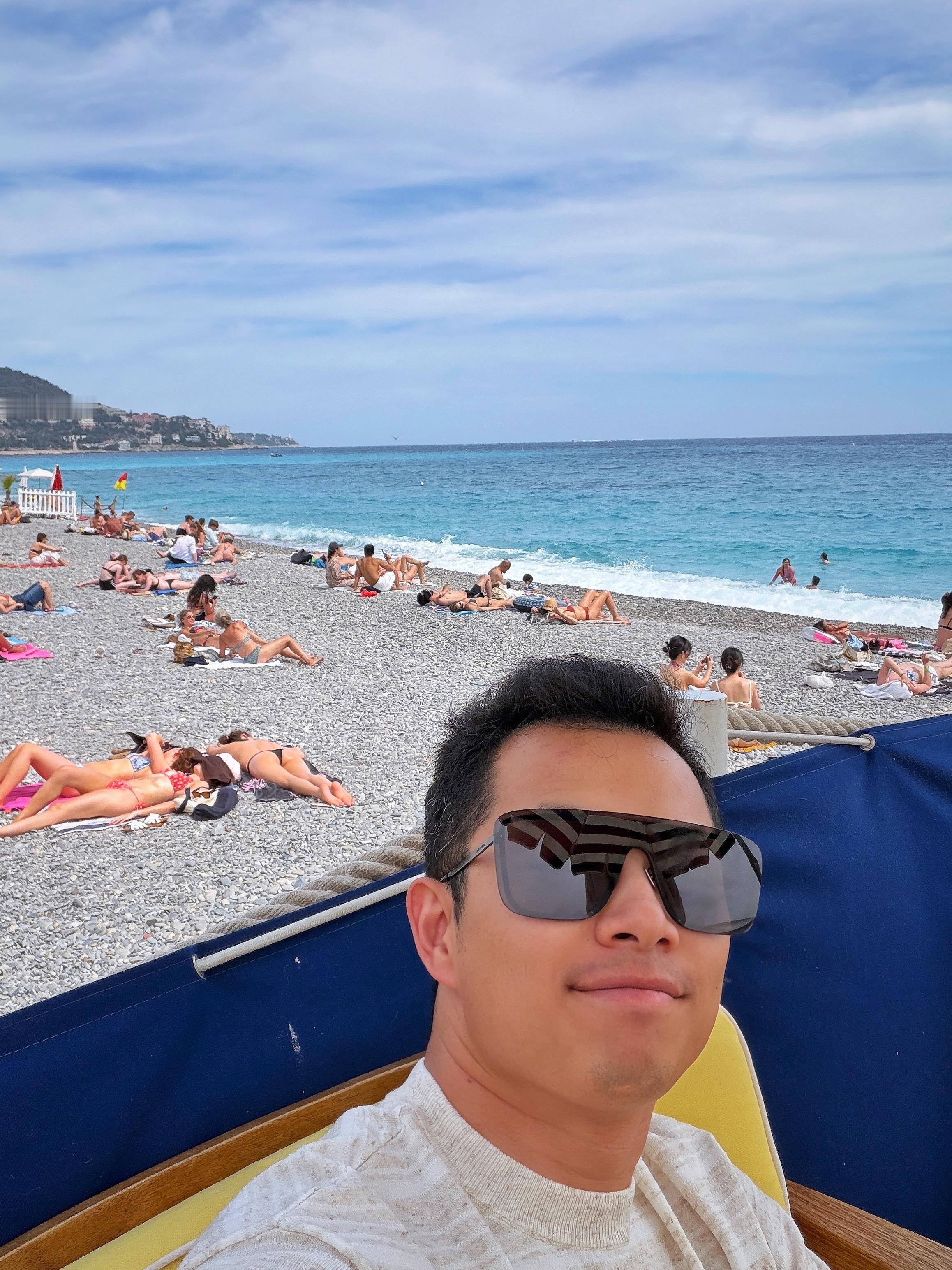 在给力的风景里码码字，今天车圈有带劲的事情要发生🍹 欣哲频道 法国·英国人漫步