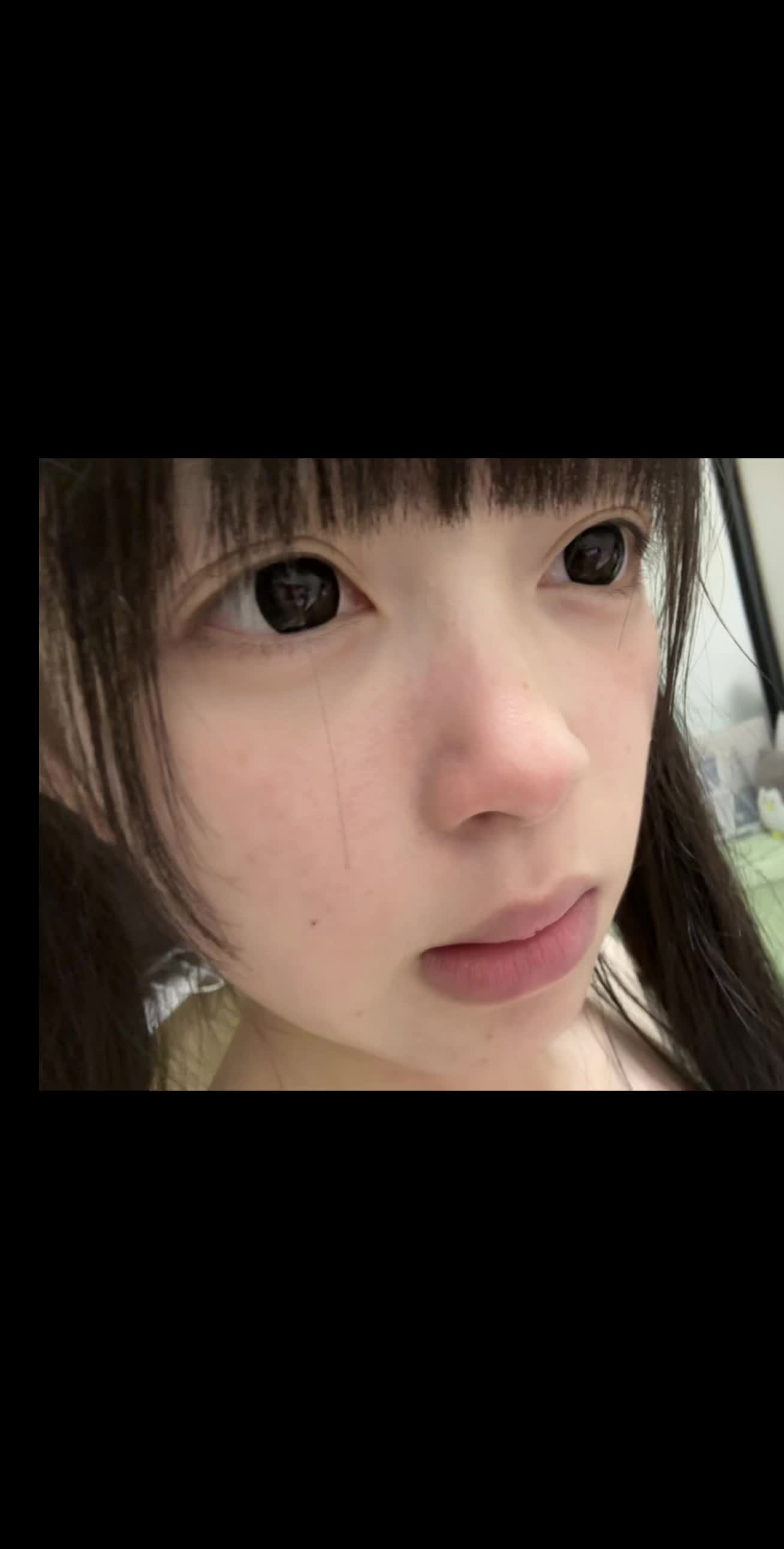 “她们都说忘记就不会痛苦 可时间并不会赋予任何一个人忘记的权利”