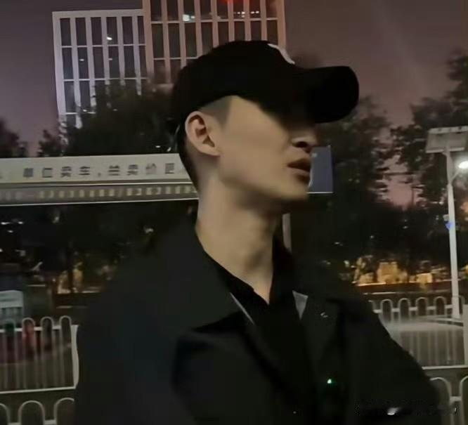 这哥是真懂车啊，不愧是娱乐圈出了名的汽车爱好者。锐锐看视频里翰哥分析的头头是道，