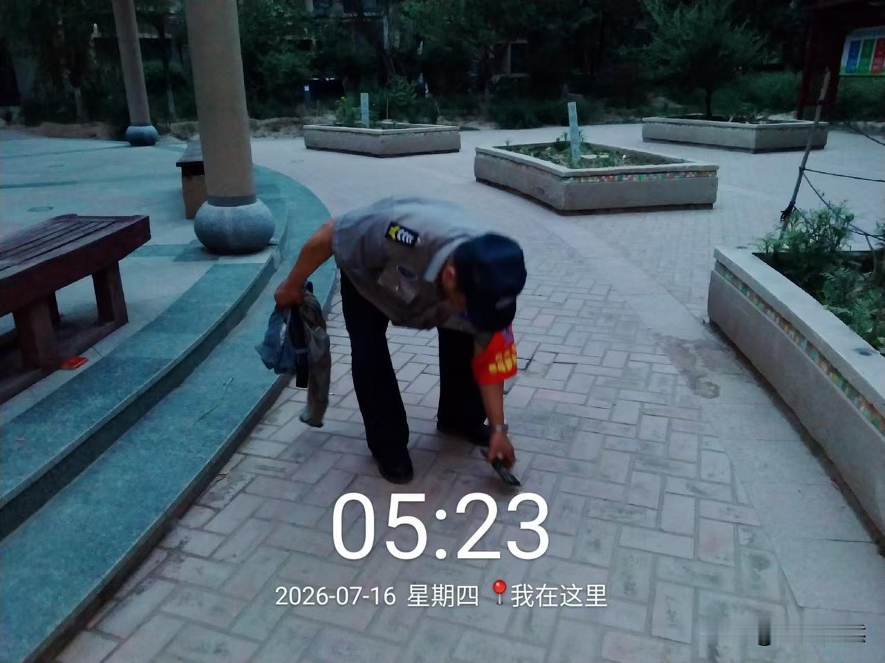 江南文枢苑物业人员辛苦付出照片