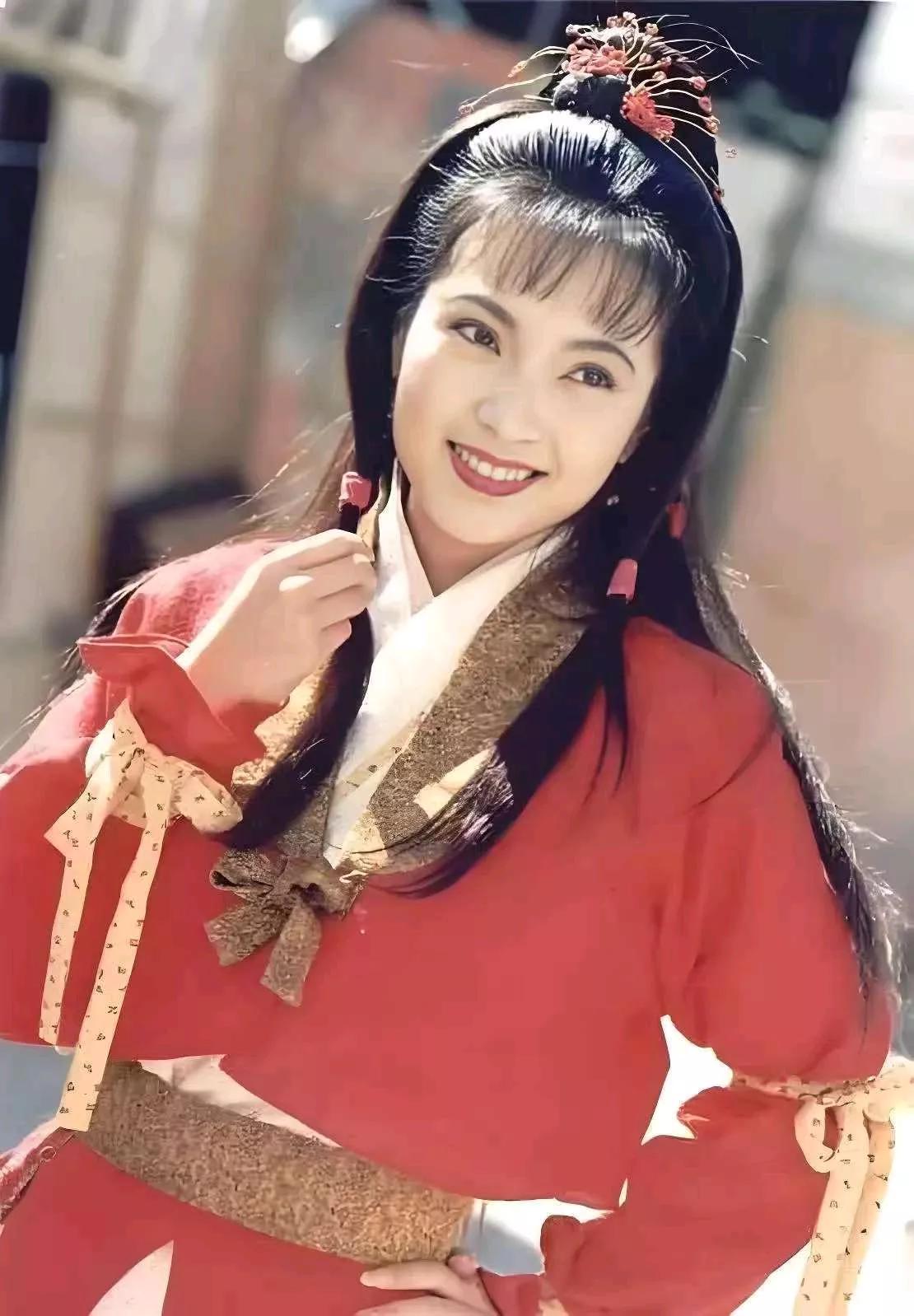 耶律齐娶了郭芙十几年，为何无儿无女？黄蓉临死前才把这女婿看透。表面看，郭芙是郭靖