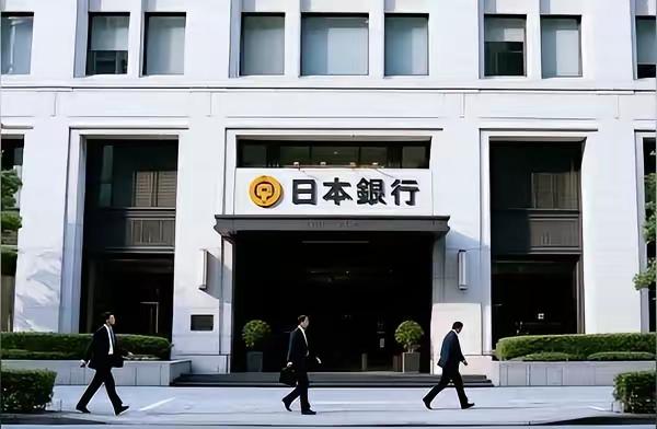 31年来首次！日本央行把利率加到1%，结果日元还是跌成"全球最弱货币"。
6月1