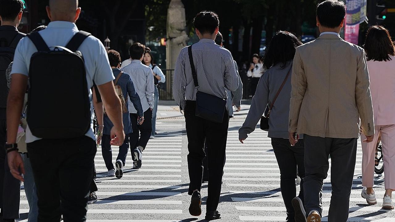 韩媒：到2050年，100名韩国年轻人将赡养76名老年人！
6月18日，韩国媒体