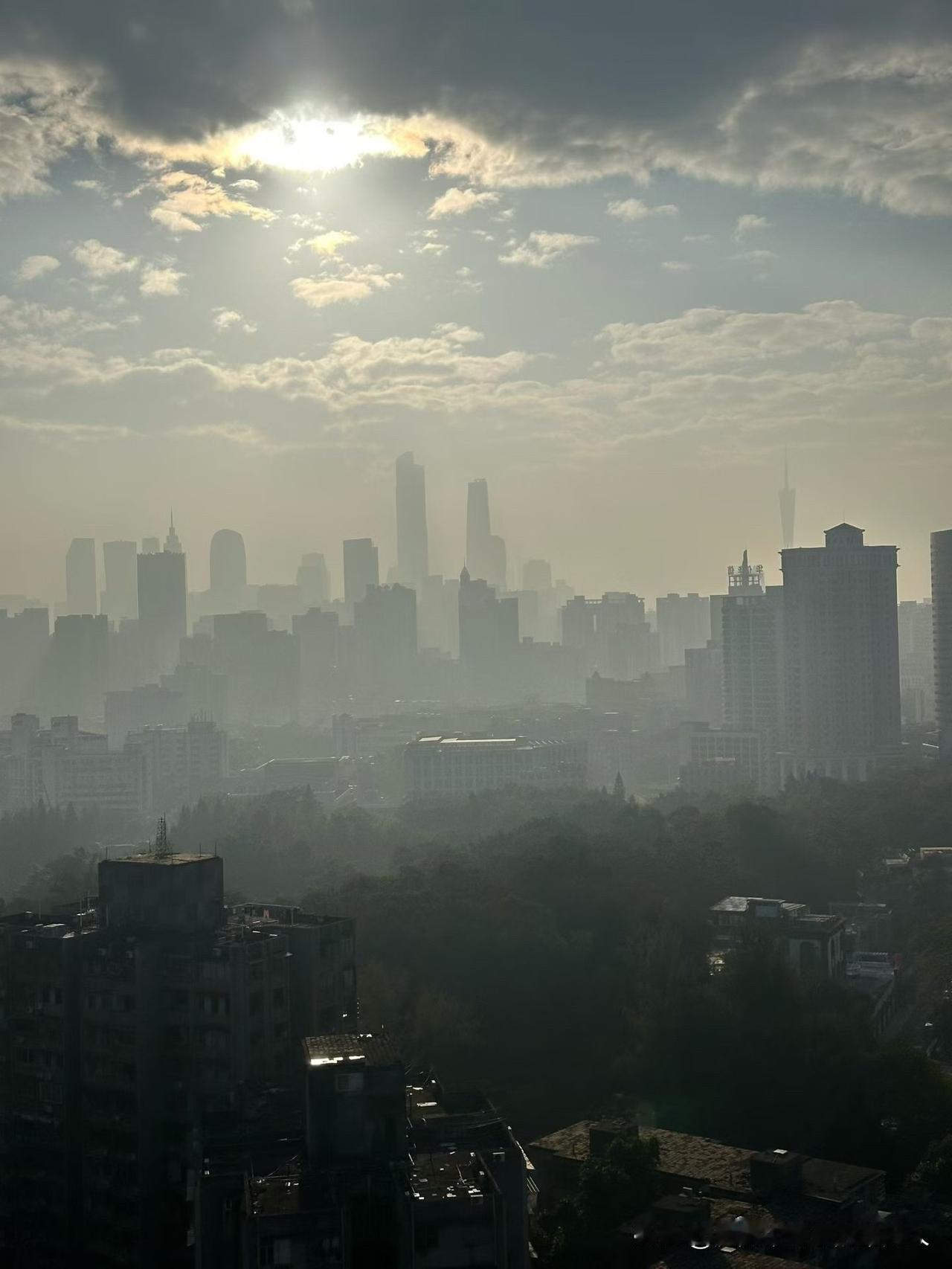 姐妹一大早给我呼了一个小时语音，说跟男朋友分手了，导火索居然是6万块钱！
俩
