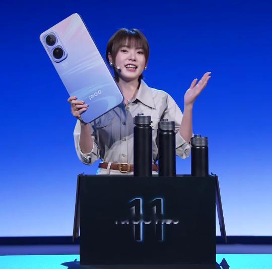 iQOO Neo11 正式登场！骁龙8至尊版 + 自研Q2电竞芯，LPDDR5X