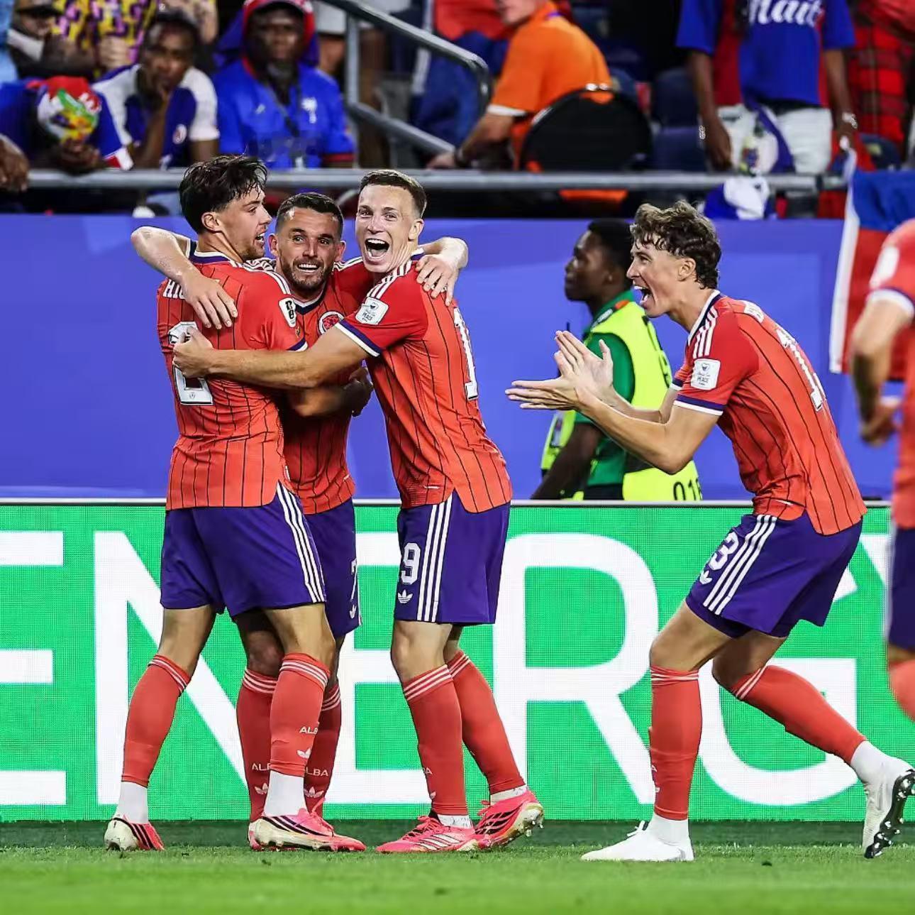 苏格兰1比0海地美加墨世界杯 世界杯小组赛C组第一轮，苏格兰1比0战胜海地。比赛