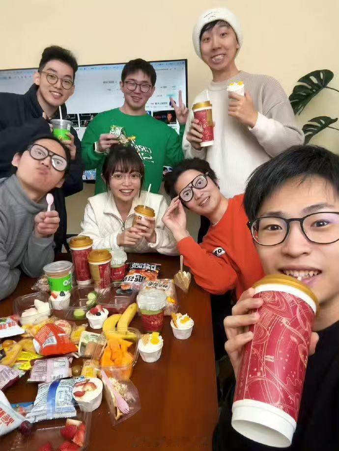 何同学谢谢AI请客 何同学推荐太赞了！AI温柔请客，领千问免单卡点外卖轻松省心，