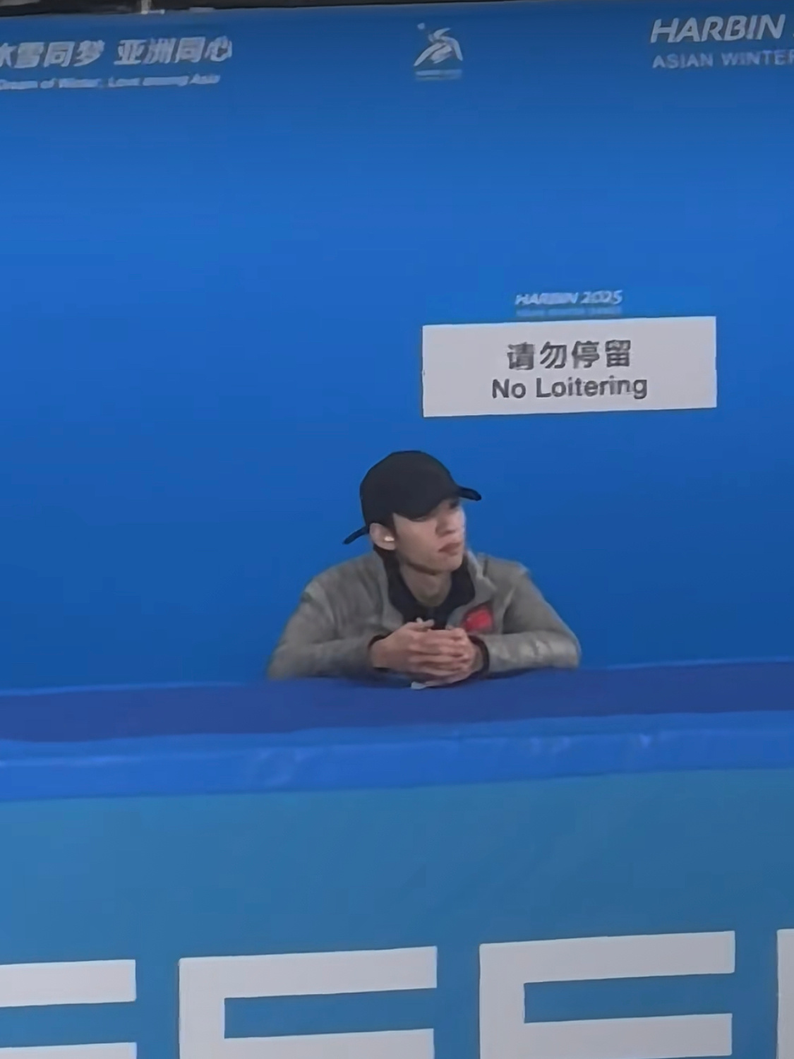 自家孩子不仅可以停留，还可以边停留边喝饮料[小狗蛇点点]  亚冬会 ｜ 