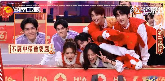 李一桐这照片也太美了你好星期六李一桐这组照片真的太绝了，五官精致又灵动，气质温柔