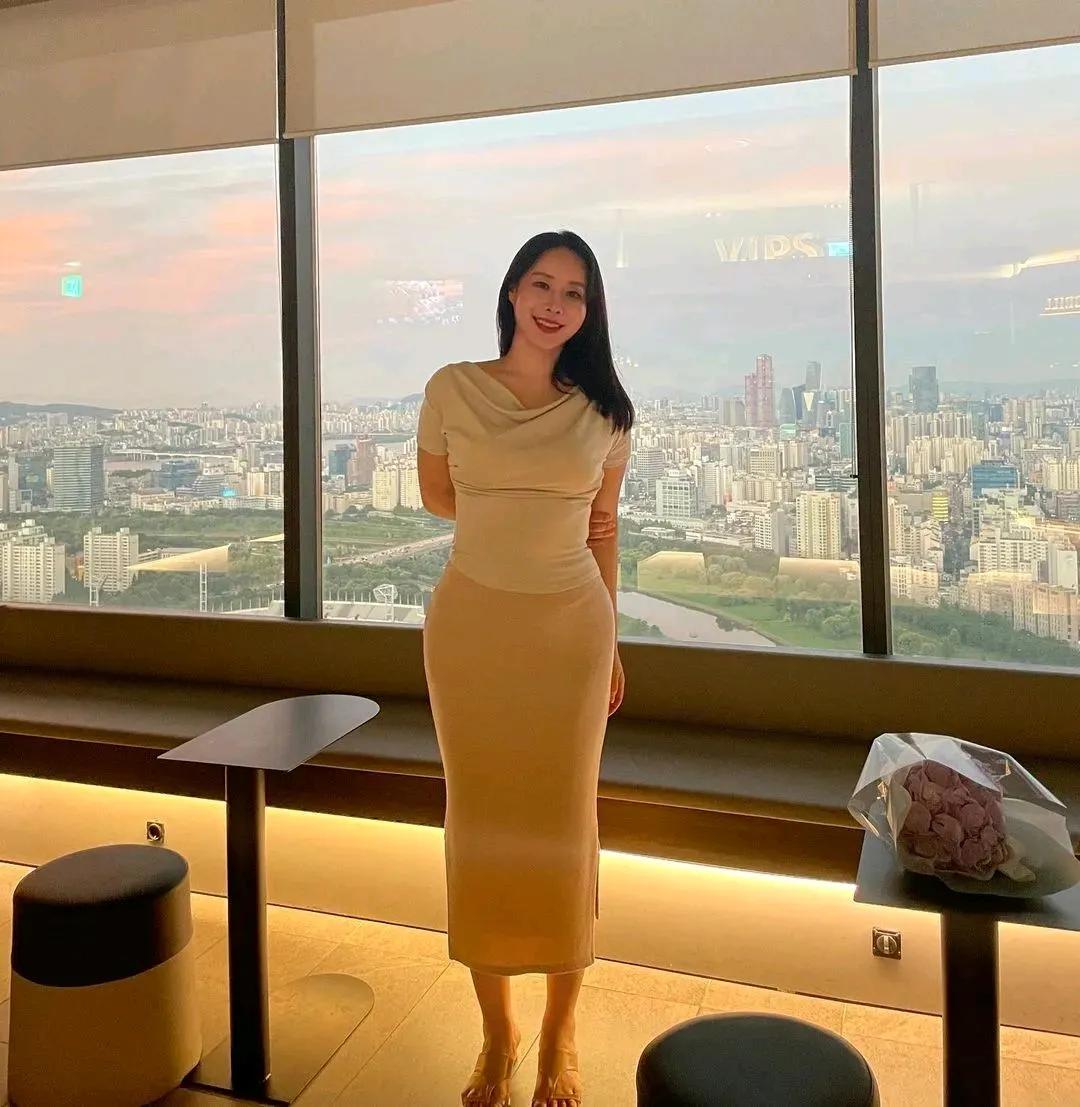 运动天后，日常美照！#分享女性魅力照# #美健美女！# #女神的美照分享# #晒