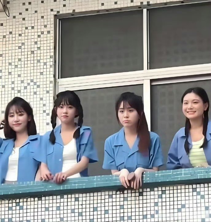 建议全国都普及这种宿舍你们那里高中同学几个人一个宿舍？有没有8个人的？ ​​​