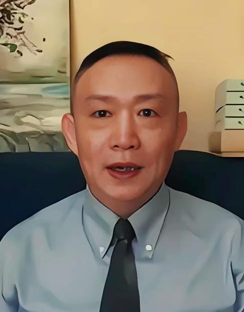卢麒元这炮轰得太解恨！

他直言金融界藏一批位高权重的“金融洋奴”，明面喊着要与