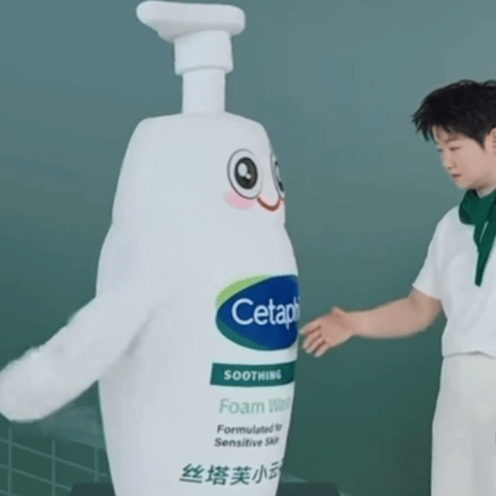 莎姐抱丝塔芙的时候拍的人家咚咚响就算了，泵头都在动 