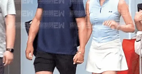 男星刘恺威被曝与32岁黎纪君恋情，两人因匹克球互生情愫，已秘密恋爱两个月