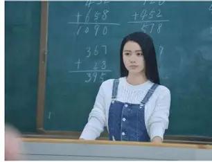 现在不少城市中小学教师编门槛抬到研究生，哪怕是硕士男生，考教师编也常常考不过女生