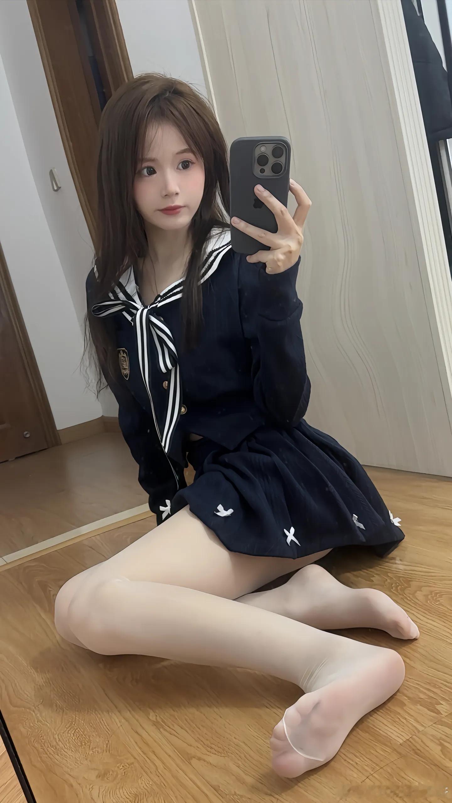 白丝黑裙，可爱少女～ 