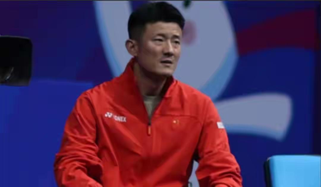 你们看看这张脸就知道国羽男单未来有多难了，中国羽毛球大师赛国羽男单一哥、二哥、新
