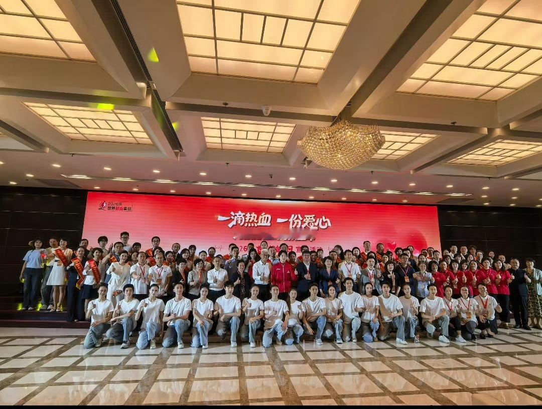 今天是世界无偿献血者日中国乒乓球队队长王楚钦参加首都无偿献血活动 