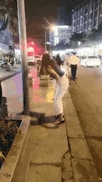 喝了多少啊？才能喝成这模样？ 