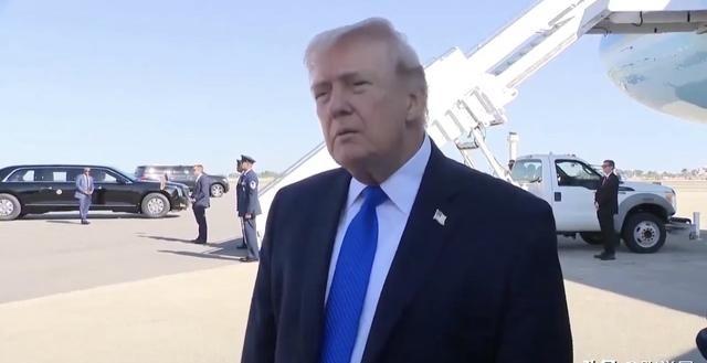 特朗普表示，在伊朗政权更迭之后，霍尔木兹海峡可能由美国与伊朗共同管控

2026