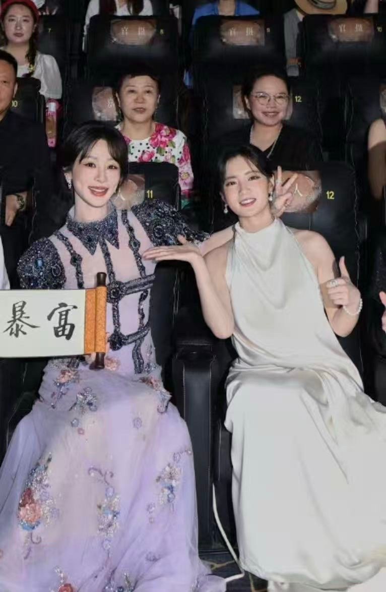 张雅钦说在追杨紫的生命树 张雅钦米兰直播超圈粉！粉丝问追啥，张口就是支持紫姐《生