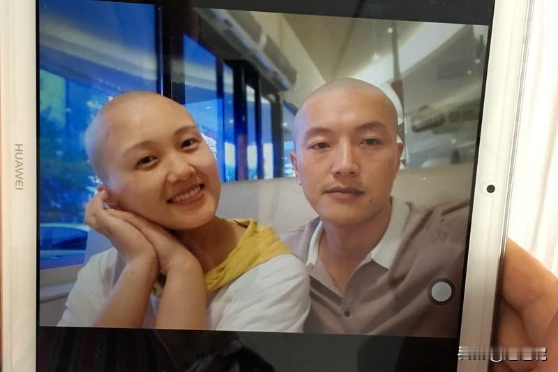 患了乳腺癌是否只能活三年?
乳腺癌已经成为慢性病了！
不要瞎说只能活几年几年的！