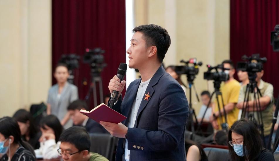 国防部记者会上有人专门追问第四艘航母建造进度，发言人全程绕开所有关键信息，只笼统