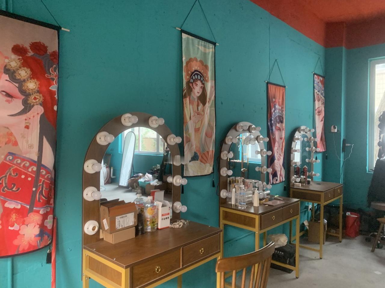 派出一个小门童，防止开后门的….