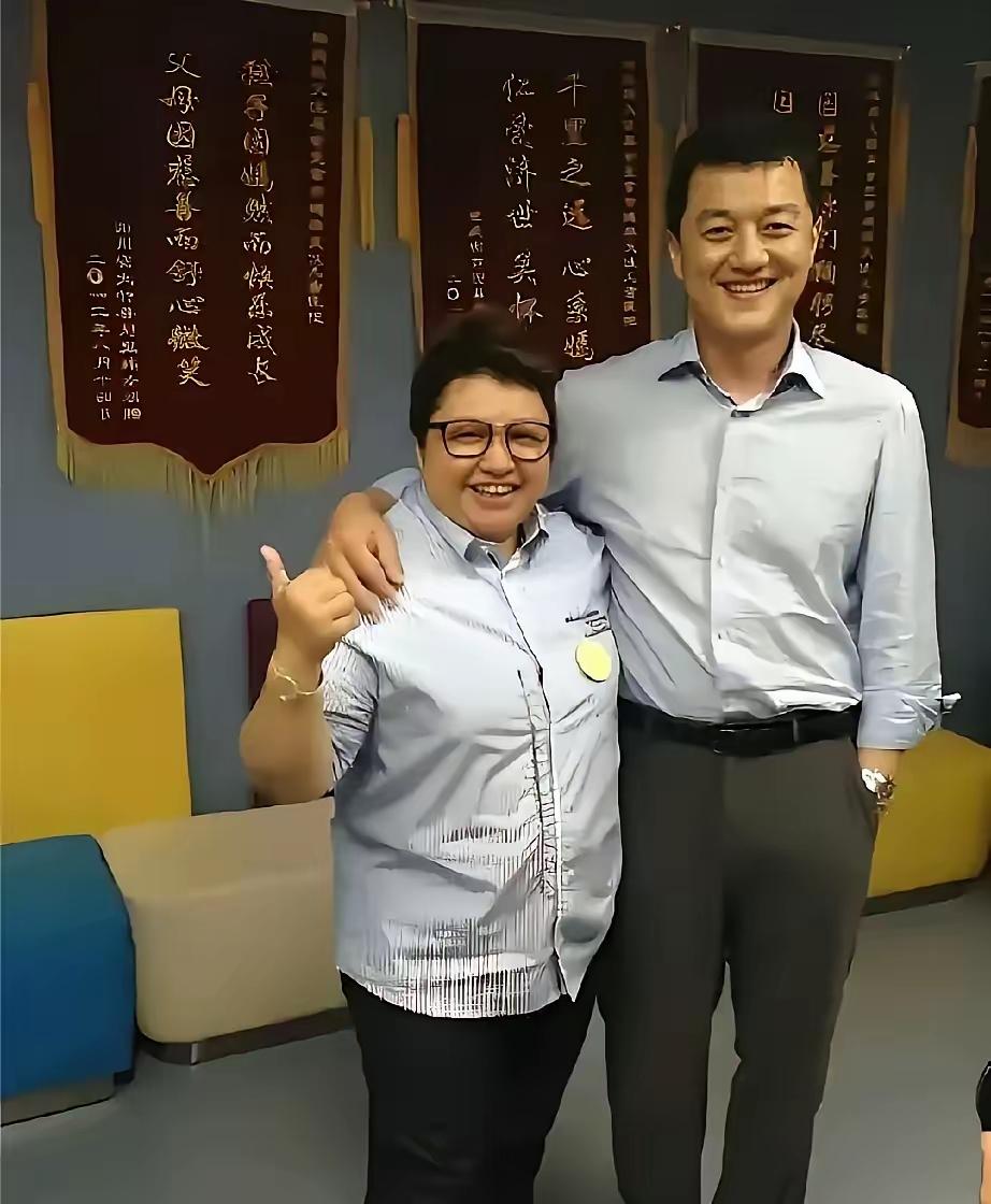  演员李亚鹏，演技铸就斐然成就；歌手韩红，歌声唱响大江南北。两位实力派艺术家，放