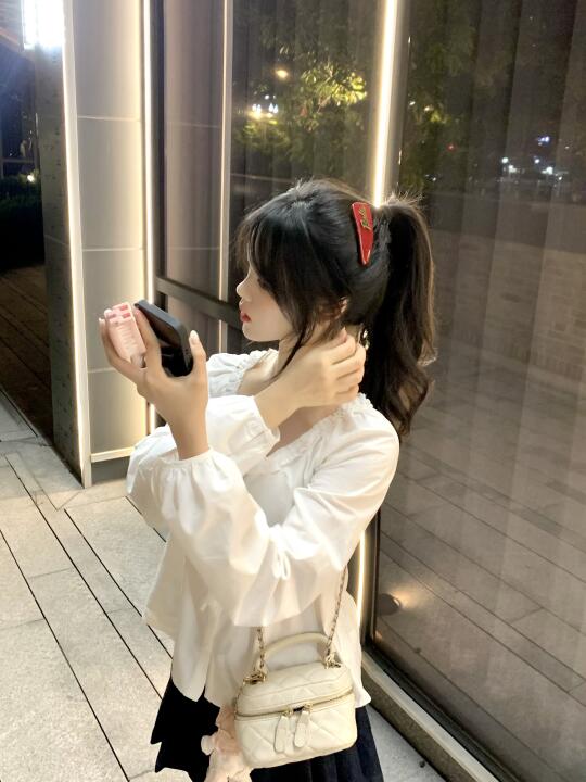 好像上大学就很少扎高马尾