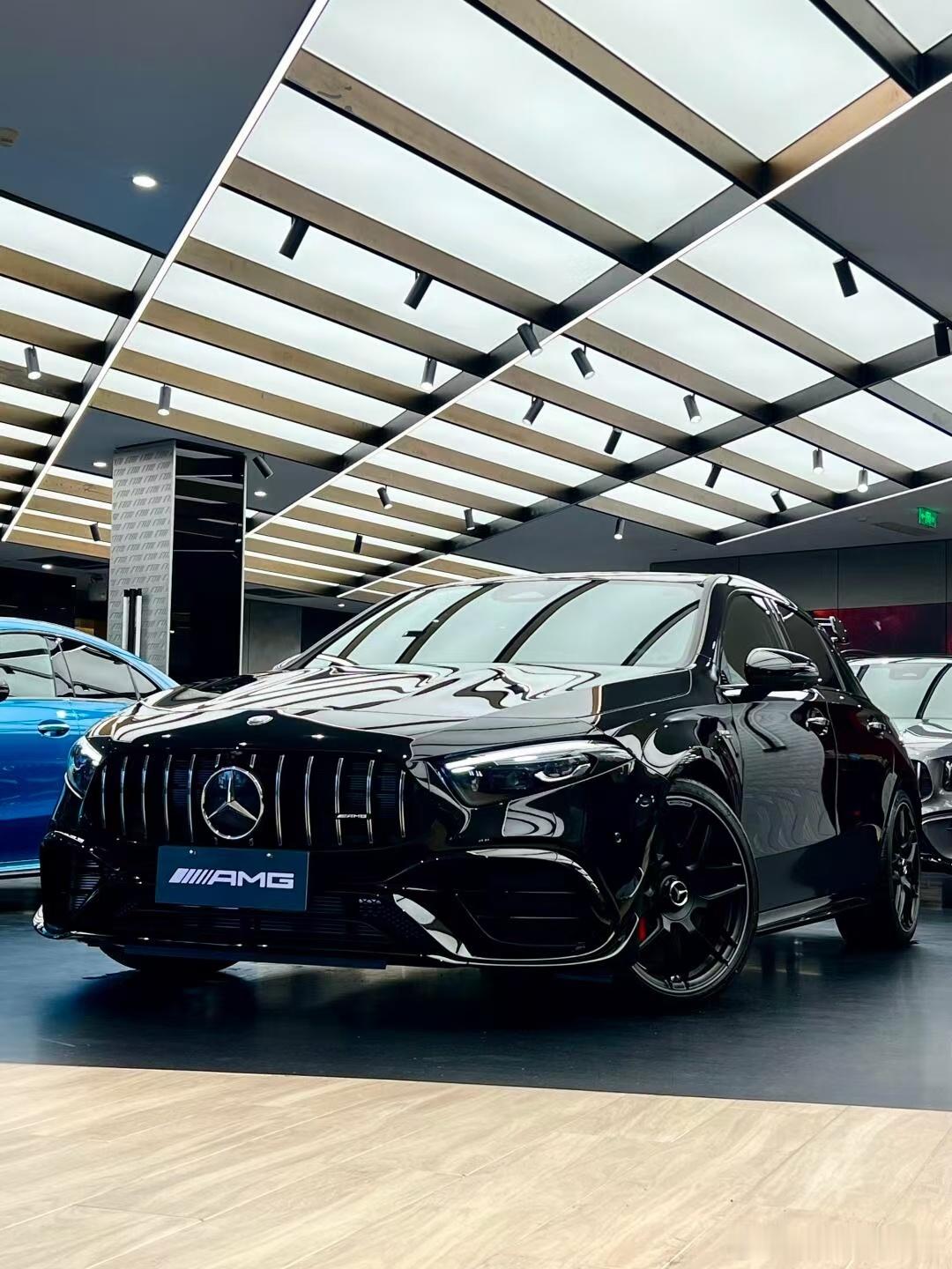 奔驰AMG A45s 黑色，现车全新 ​​​