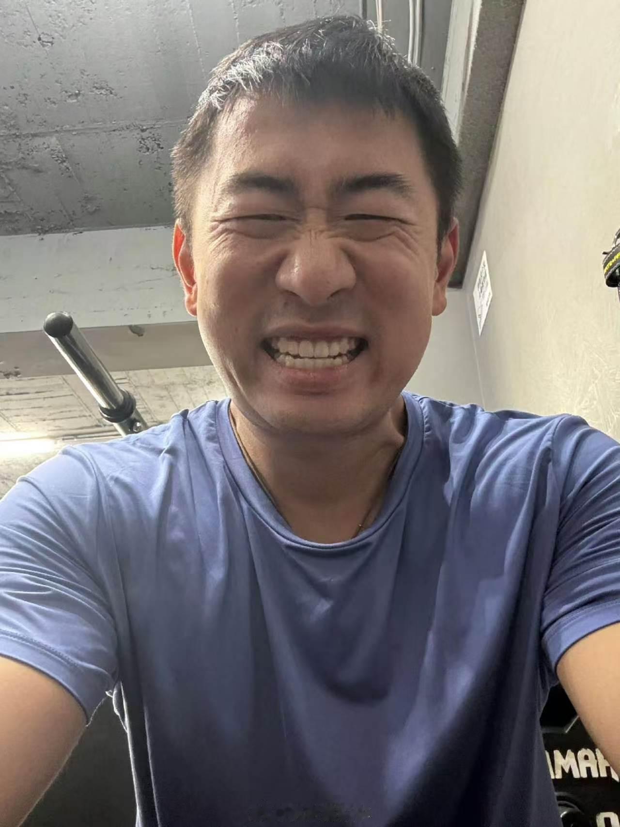 今儿立秋，该贴秋膘了。兄弟们，胡吃海塞起来！自己的粉丝自己宠，评论加点赞铁粉里抽