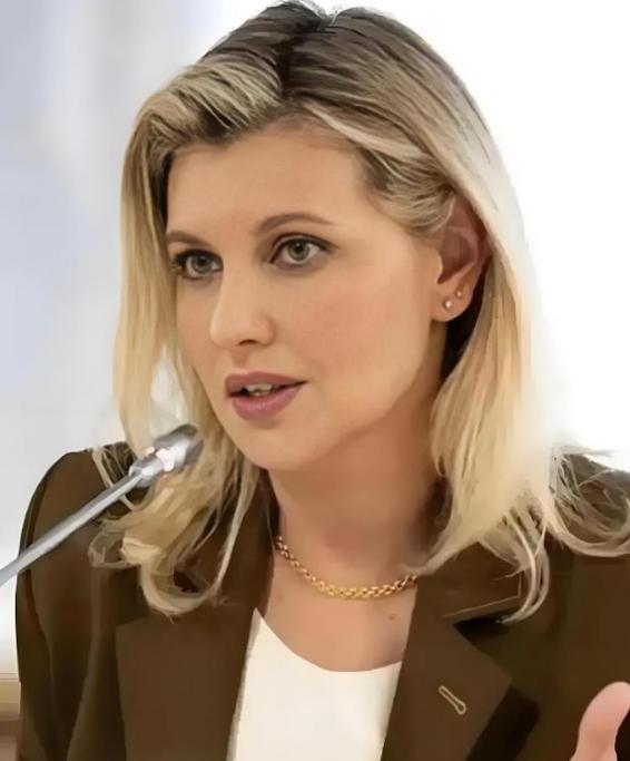 四年多的战争，泽连斯基的老婆终于扛不住了！乌克兰第一夫人叶莲娜·泽连斯卡娅接受采