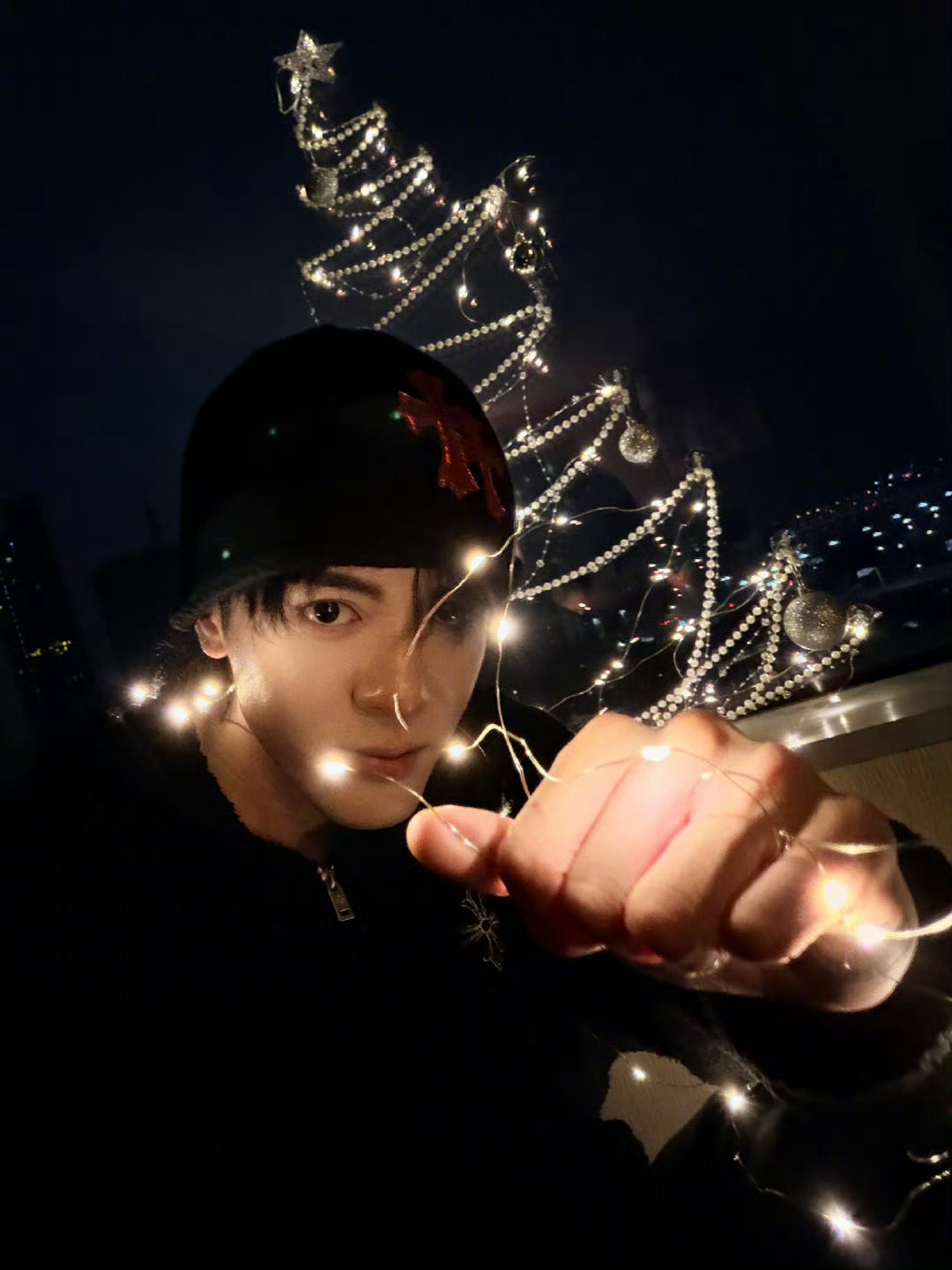 圣诞快乐曾舜晞，快乐不止这一天，希望哥可以快乐每一天