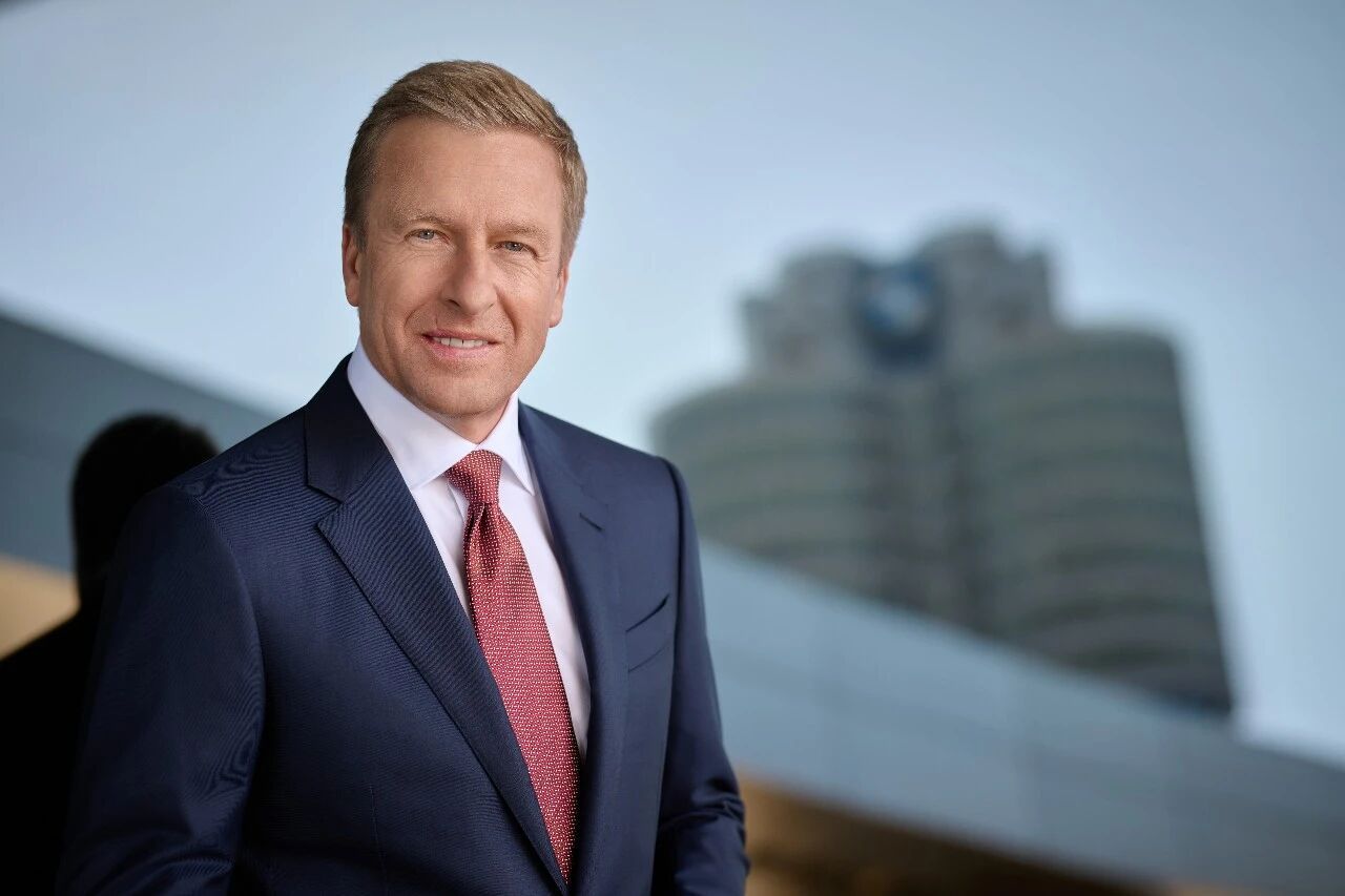 汽车资讯 2月25日，宝马集团董事长齐普策随德国总理默茨访华，默茨总理携企业家代