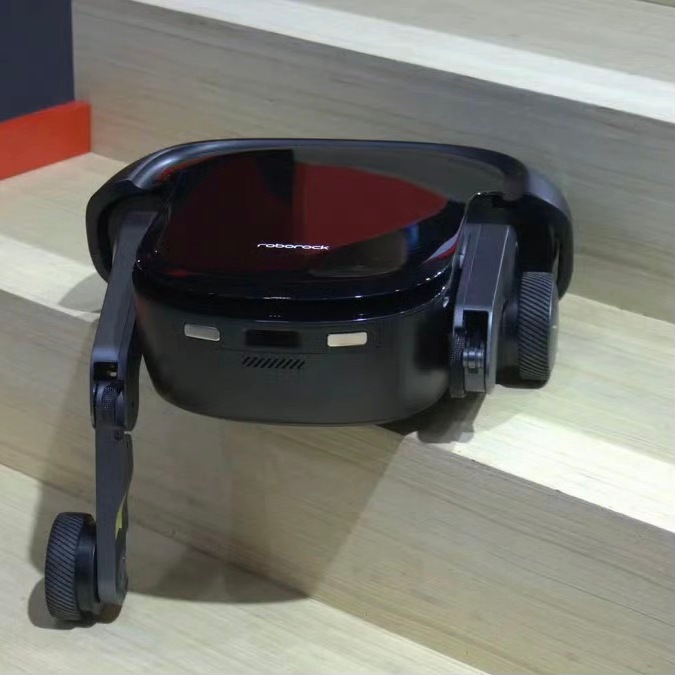 CES 2026 上，石头发布了个能爬楼梯的扫地机 Saros Rover这个扫